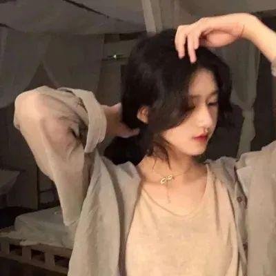 隔楼女孩：我们之间的层距